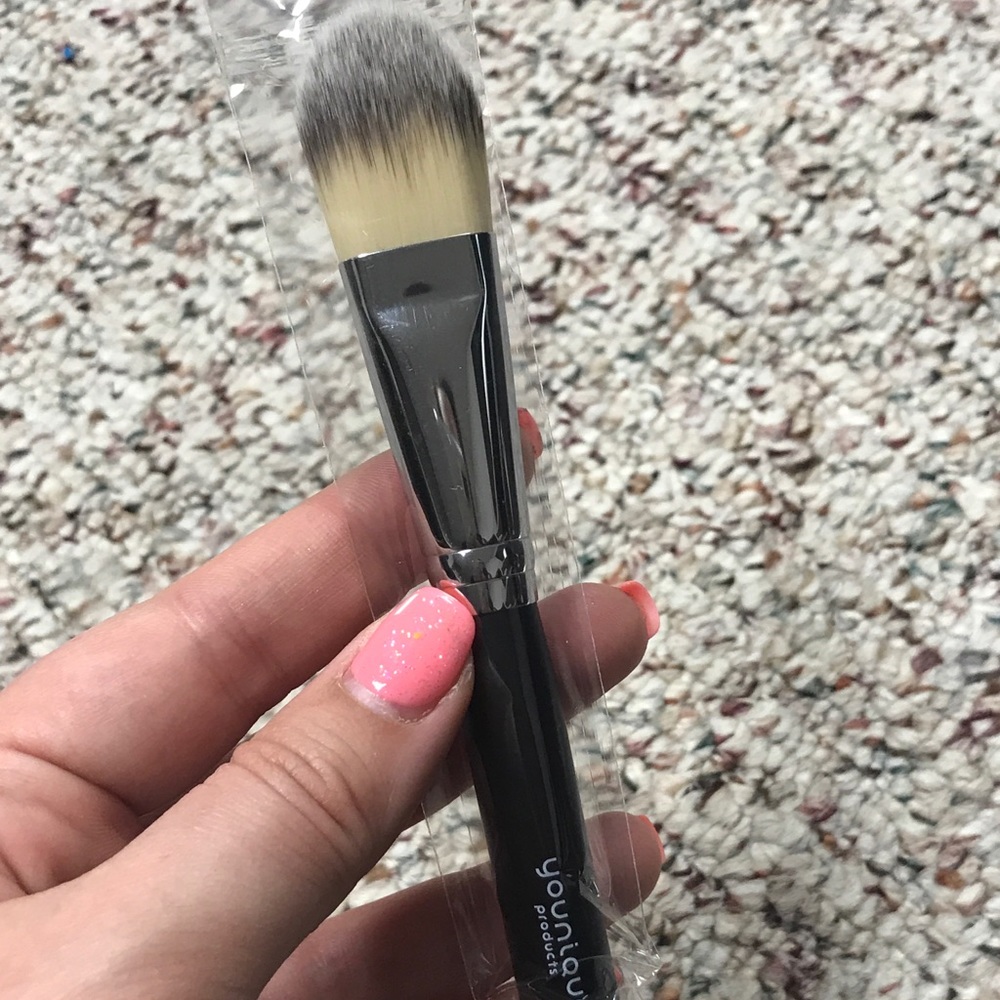 Younique Foundation Brush